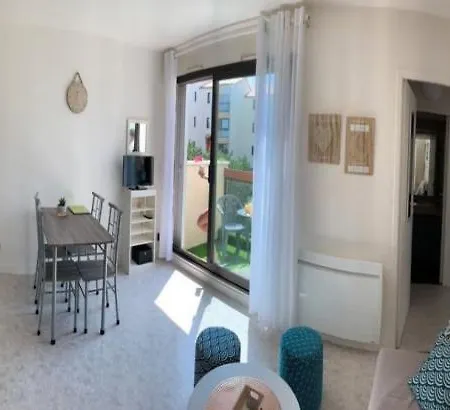 Διαμέρισμα Bel Avec Piscine Et Proche Λα Ροσέλ