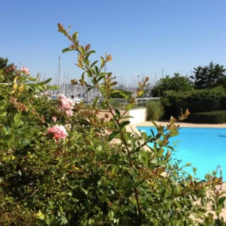 Bel Avec Piscine Et Proche דירה לה רושל